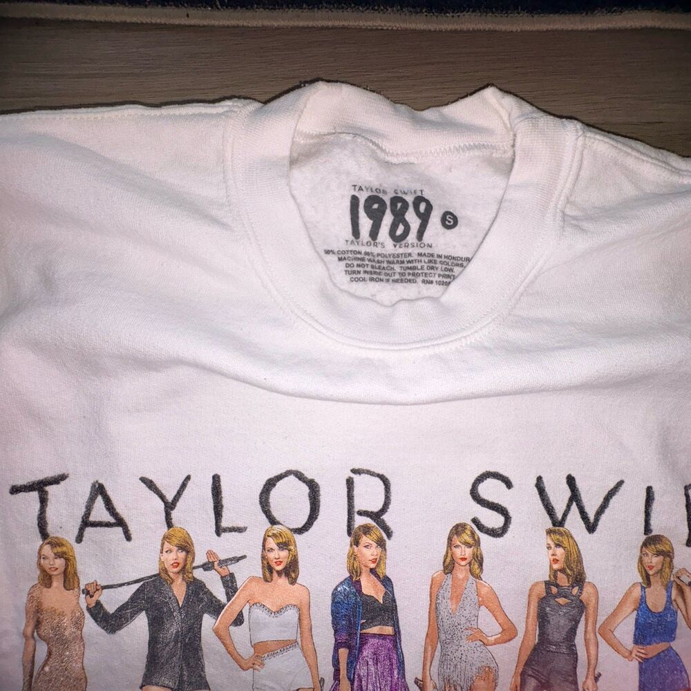 Taylor Swift Eras‎ Tour 1989 Crew neck sweatshirt size Small Taylor’s Version - Picture 2 of 6